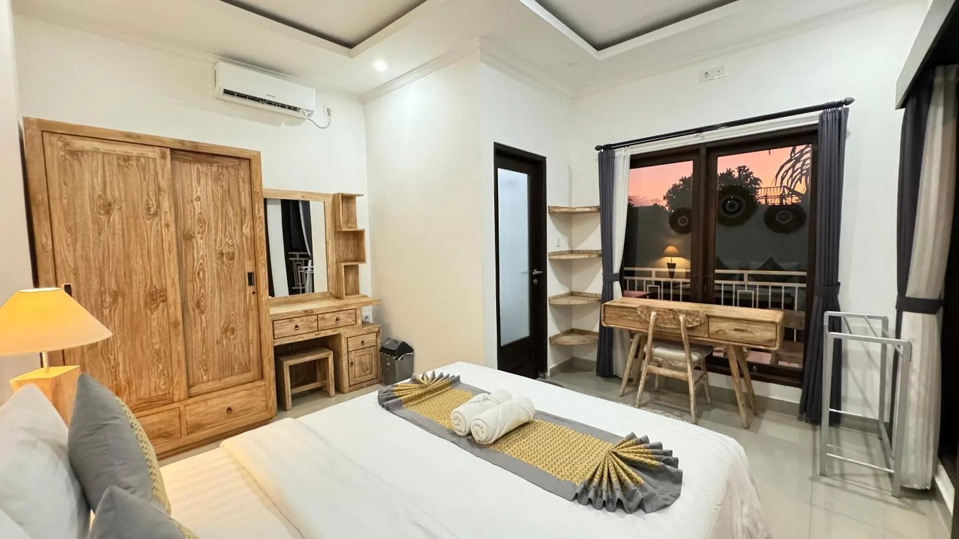 Hanaka Riverside Ubud Guest house